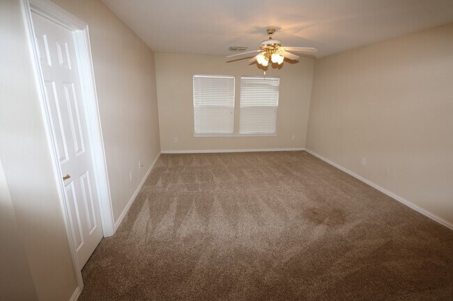 Building Photo - 6011 Hawkes Bay Ct