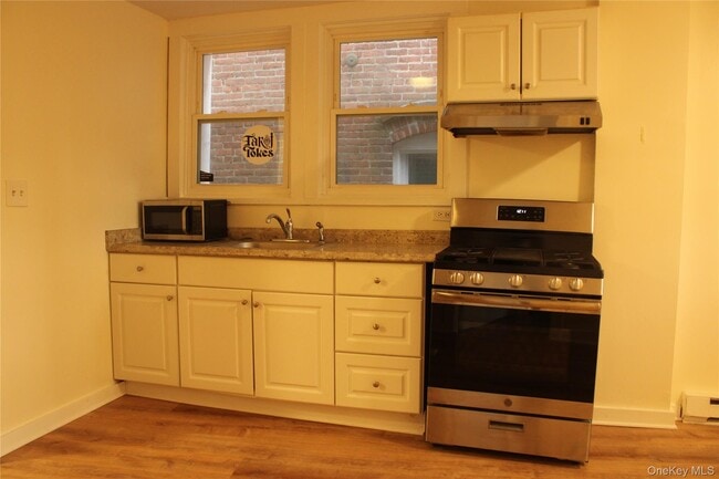 Building Photo - 52 S Bridge St