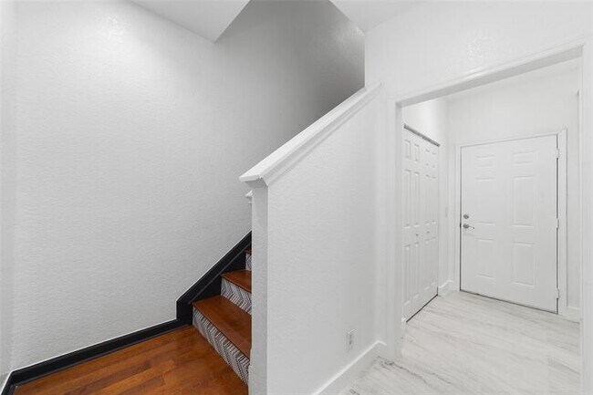 Building Photo - 463 School House Rd