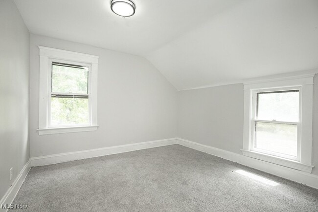 Building Photo - 15409 Grovewood Ave