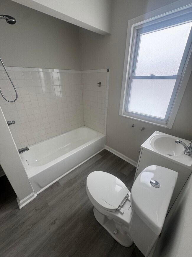 Building Photo - 15827 Tracey St