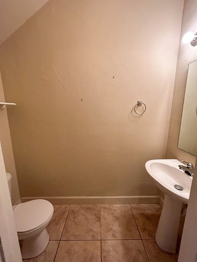 Building Photo - Woods Edge South #130