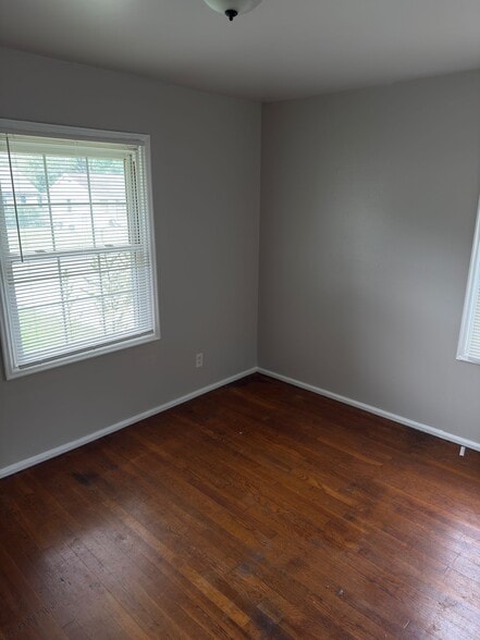 Building Photo - 207 Cameron Rd