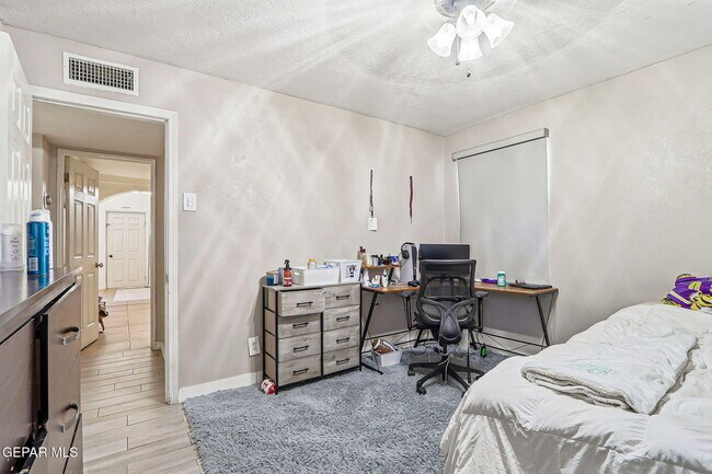 Building Photo - 6116 Navajo Ave