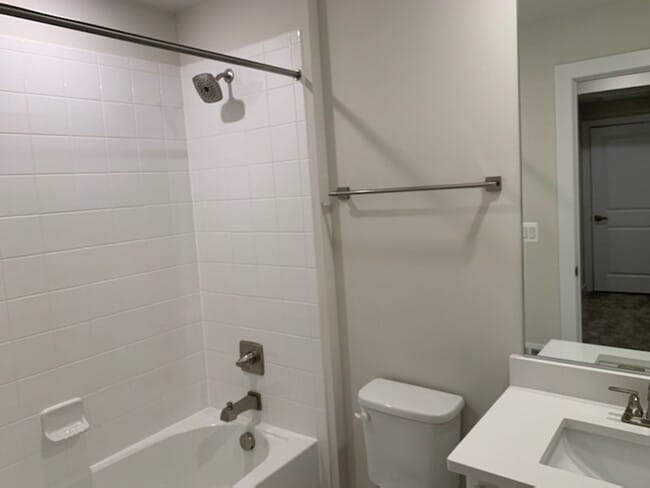 Building Photo - HERNDON - *3262 Woodland Park Rd Unit #3E *