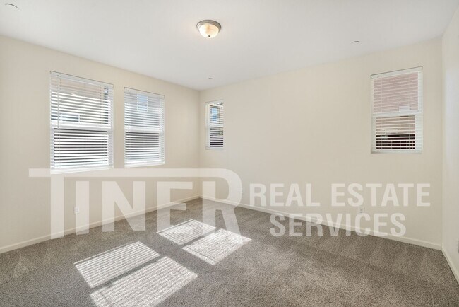 Building Photo - 8409 Stara St