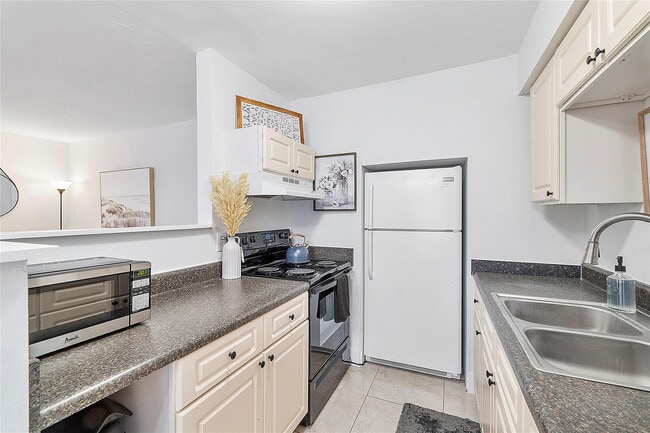 Building Photo - 3230 NE 13th St