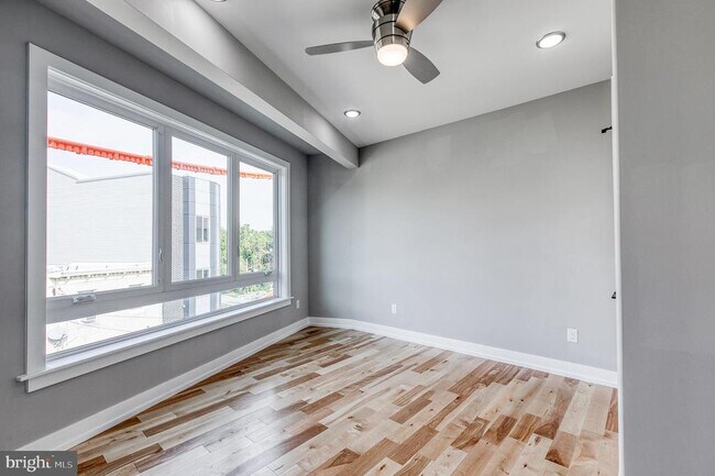 Building Photo - 1917 N Lawrence St