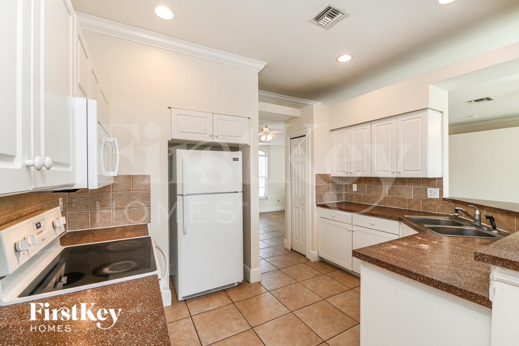 Building Photo - 2429 Mae Ave S