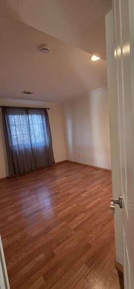 Small bedroom - 1472 Albion St