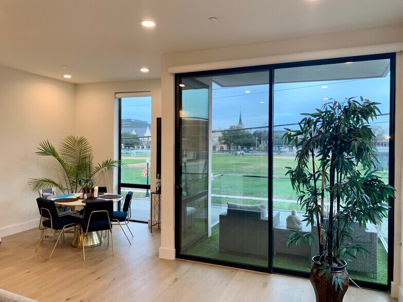 Building Photo - 3923 Cole Ave