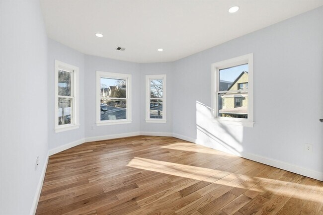 Building Photo - 438 Talbot Ave