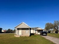 Building Photo - Elgin Home