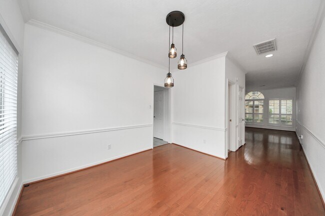 Building Photo - 2204 Gemini St