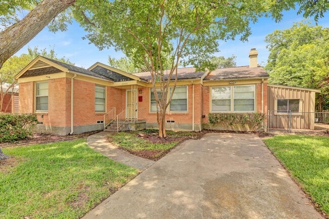 Building Photo - Convenient Living in Dallas – 3BR/2BA Home...