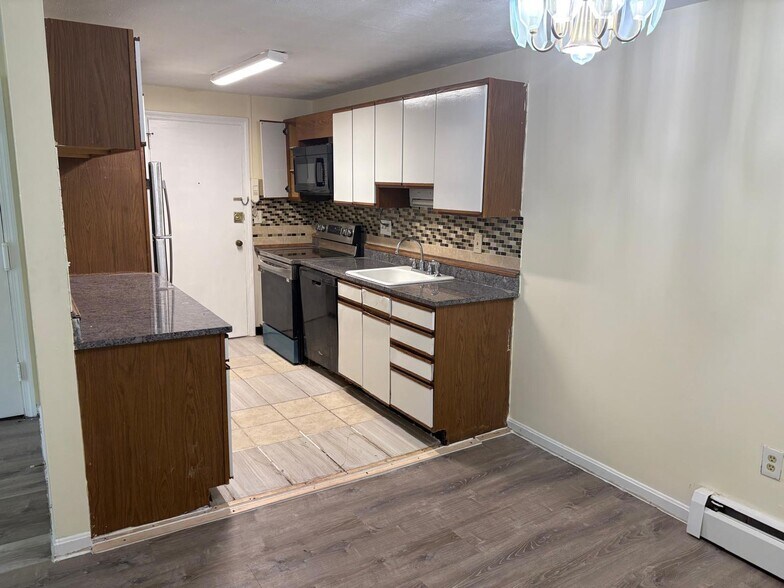 Building Photo - 1214 Middle Tpke W