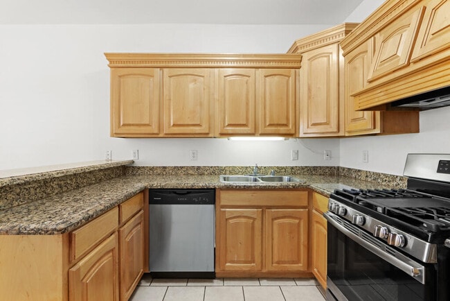 Building Photo - 561 Green Village Ct