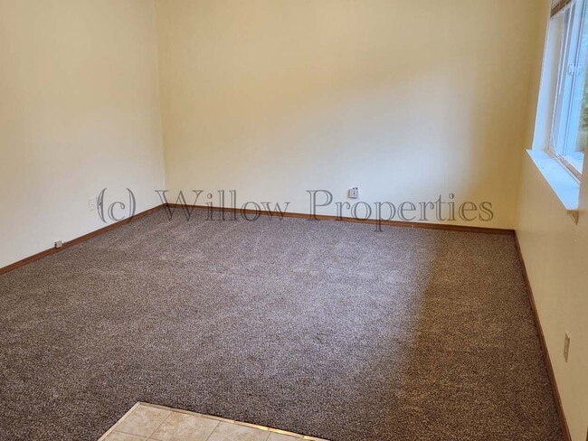 Building Photo - Cozy one bedroom duplex