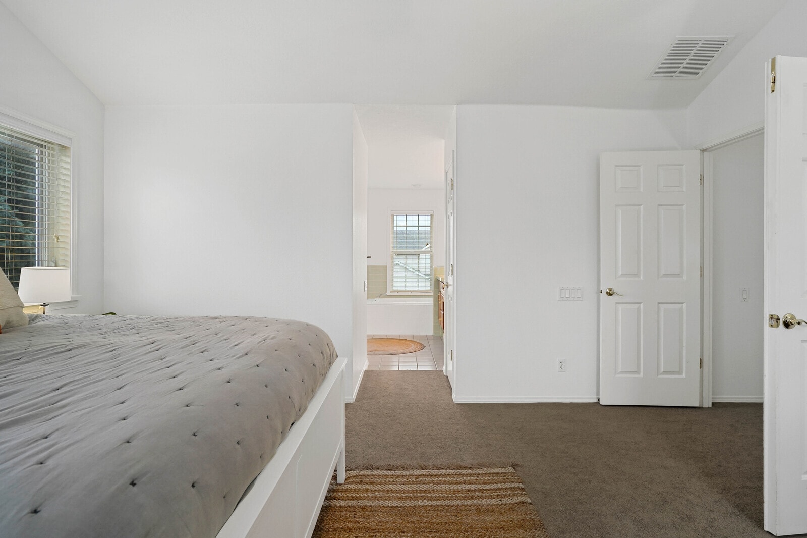 Main Bedroom - 2845 Eastlake Dr SE