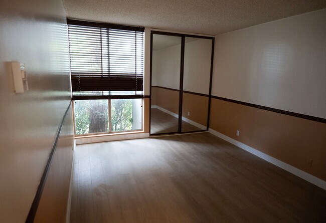 Bedroom - 1 - 5625 Windsor Way