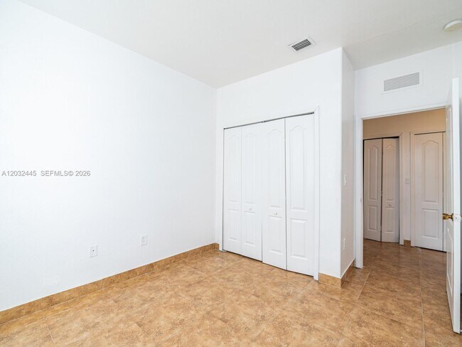 Building Photo - 1663 SE 27th Dr