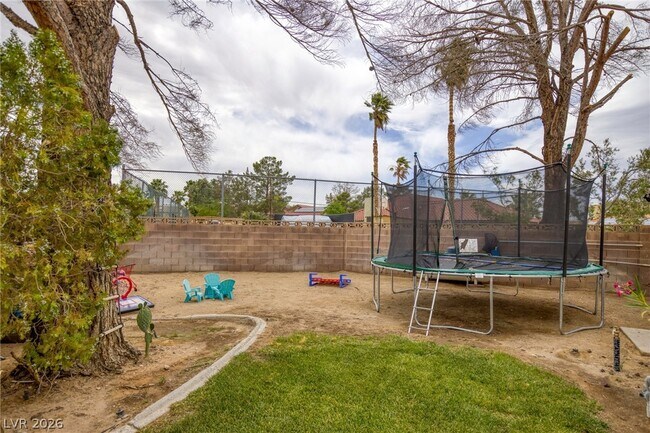 Building Photo - 4045 W Mardon Ave