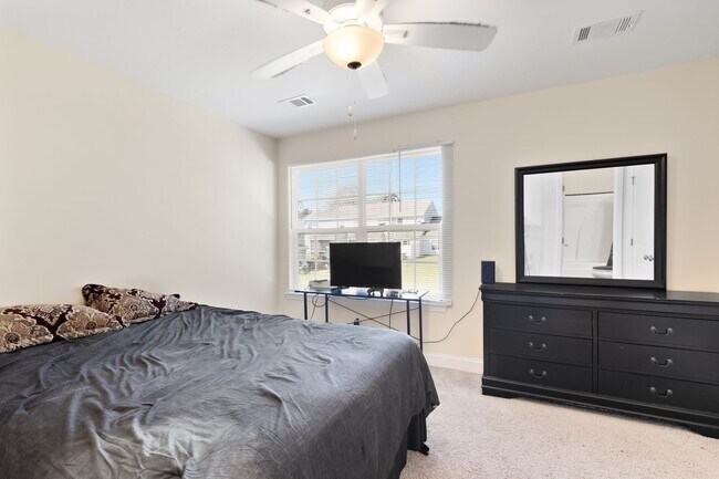 Building Photo - Two Bedroom Townhome