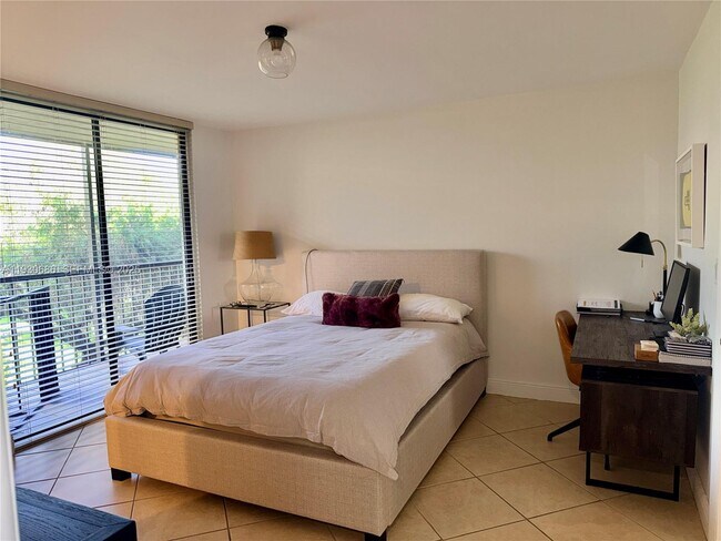 Building Photo - 8065 SW 107th Ave