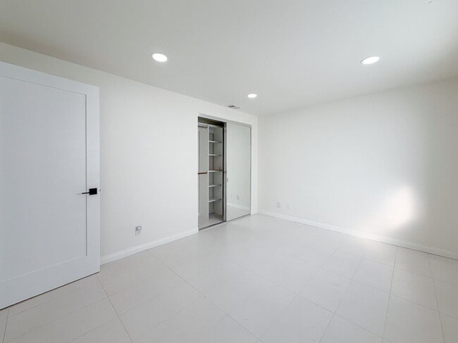 Building Photo - 500 Ocean Dr