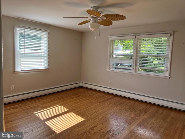 Building Photo - 319 Meetinghouse Ln