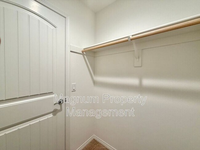 Building Photo - 34124 Thistlewood Ave