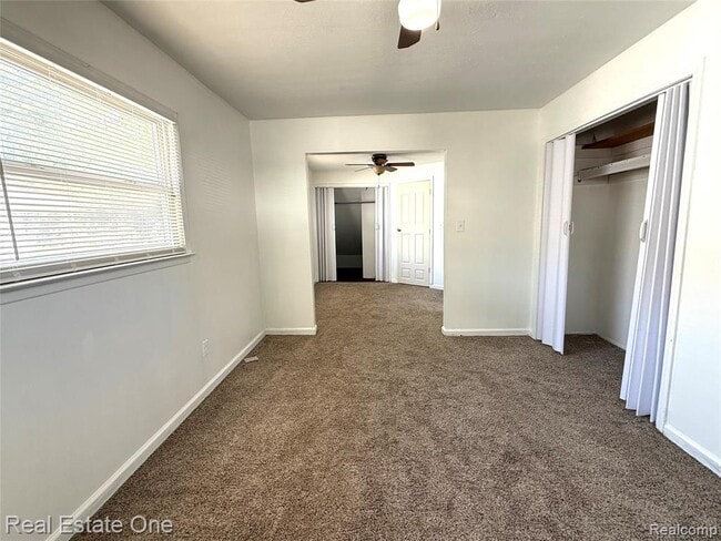 Building Photo - 5645 Fenton St