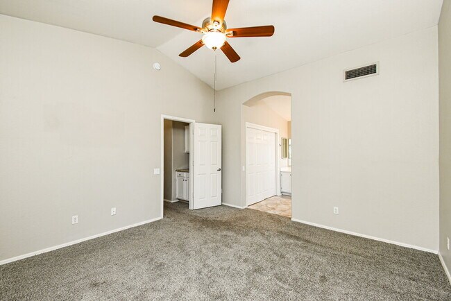 Building Photo - 6603 E Northridge St