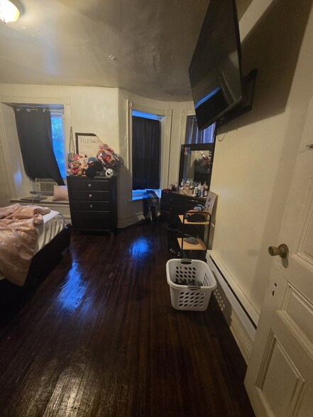 Bedroom 1 - 226 Clymer St