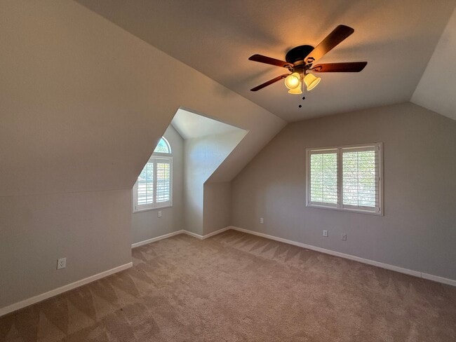 Building Photo - Charming 3BD/3BA Home in Ramona with Large Backyard, 2-Car Garage & In-Unit Laundry