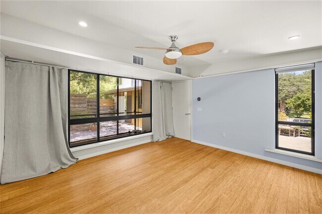 Building Photo - 805 Cumberland Rd