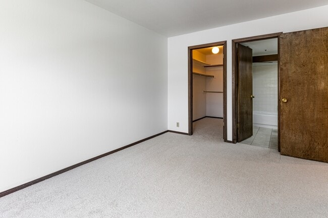 Building Photo - 6861 N 2200 W