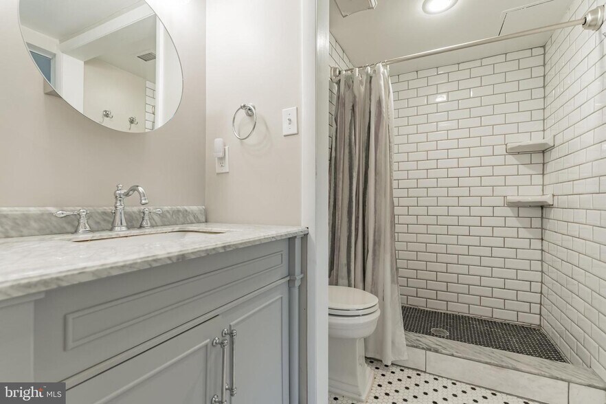 Building Photo - 130 Roberts Ln