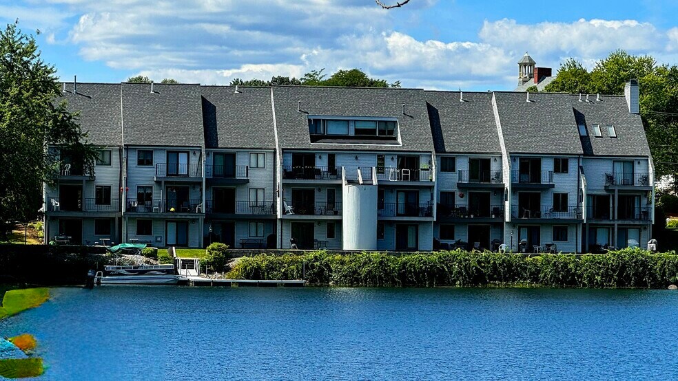 Primary Photo - 33 River Front Dr