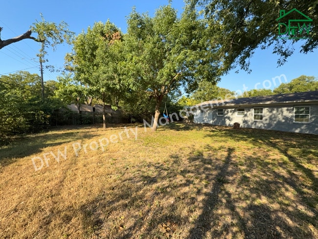 Building Photo - Fully Renovated 2-Bedroom Home Near UTA & AT&T Stadium – Modern Upgrades + Spacious Yard!