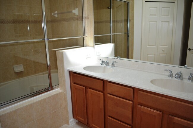Building Photo - 3/2.5 Townhouse with 2-Car Garage in Turtl...