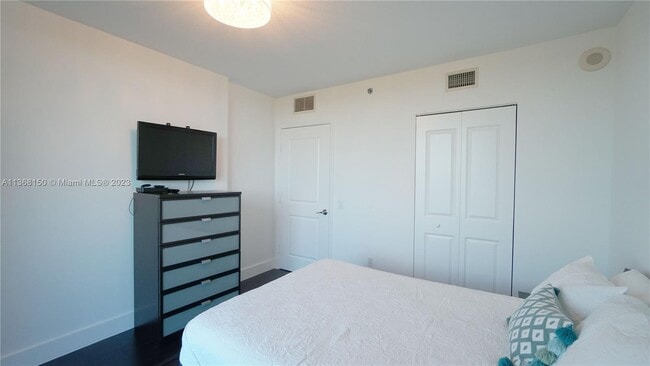 Building Photo - 2641 N Flamingo Rd