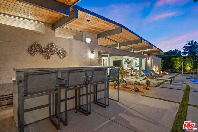 Building Photo - 207 N Debby Dr