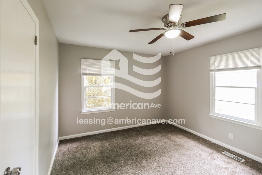 Building Photo - 1061 55th St