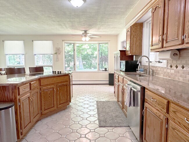 Building Photo - 39 Mohawk Dr