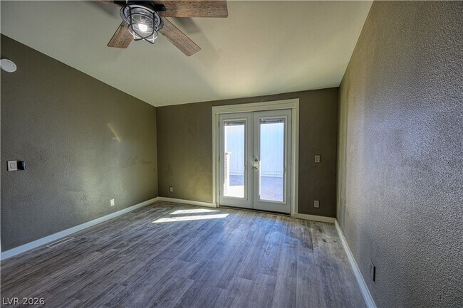 Building Photo - 5581 Wheatfield Dr