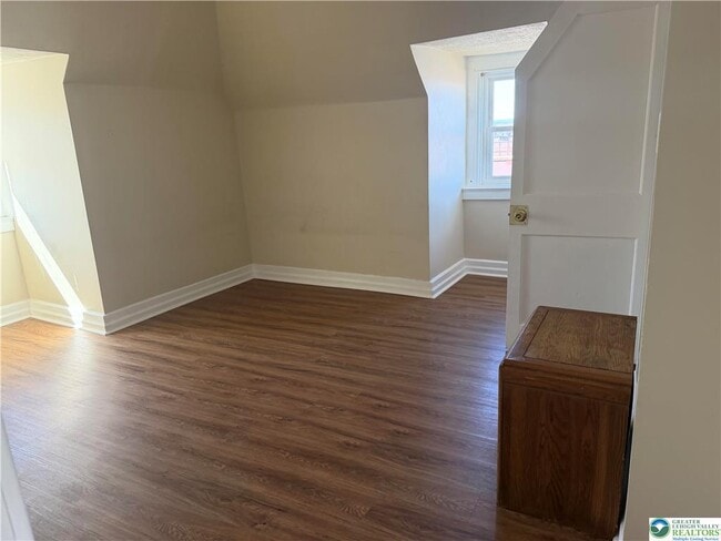 Building Photo - 1201 E 4th St