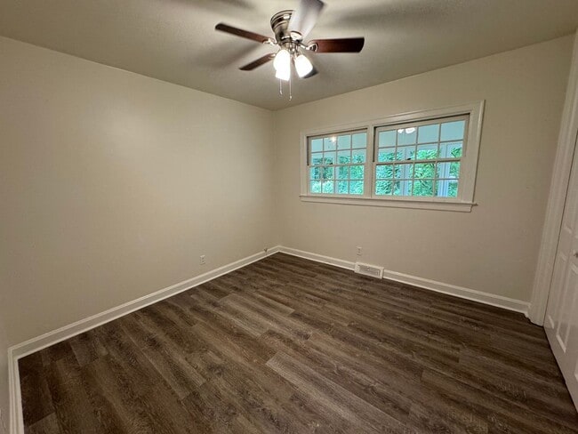 Building Photo - Renovated 4/3 House in North Hills- $1,995