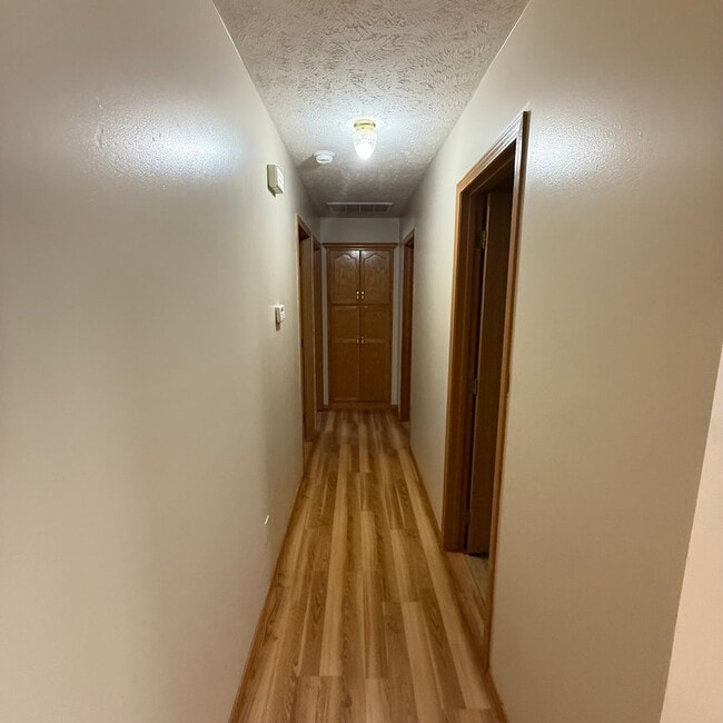 Building Photo - Beautiful 3 bedroom 2 Bathroom home in Wil...