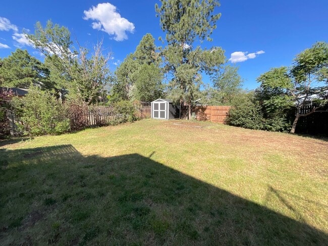 Building Photo - 4 Bedroom Home Available Near E Cheyenne M...